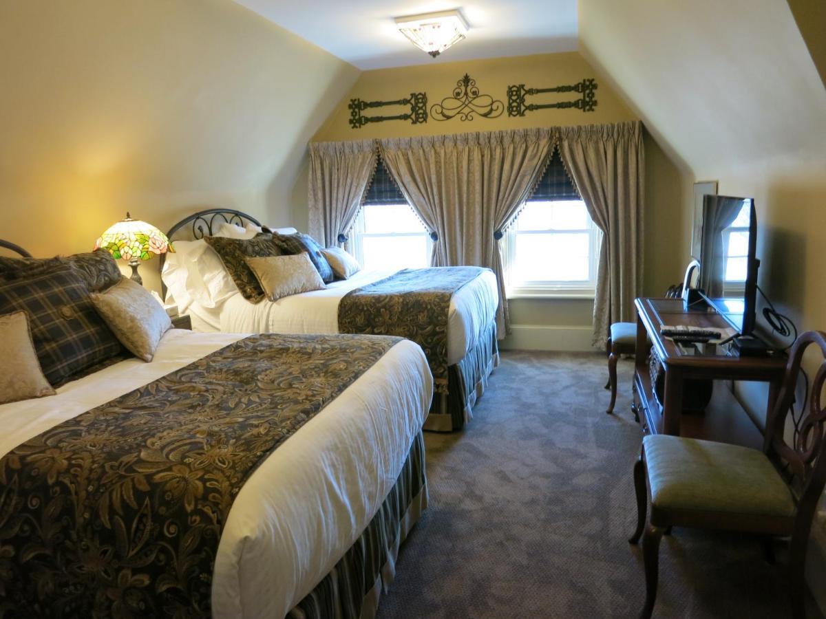 The Woodview Inn Gananoque Exterior photo