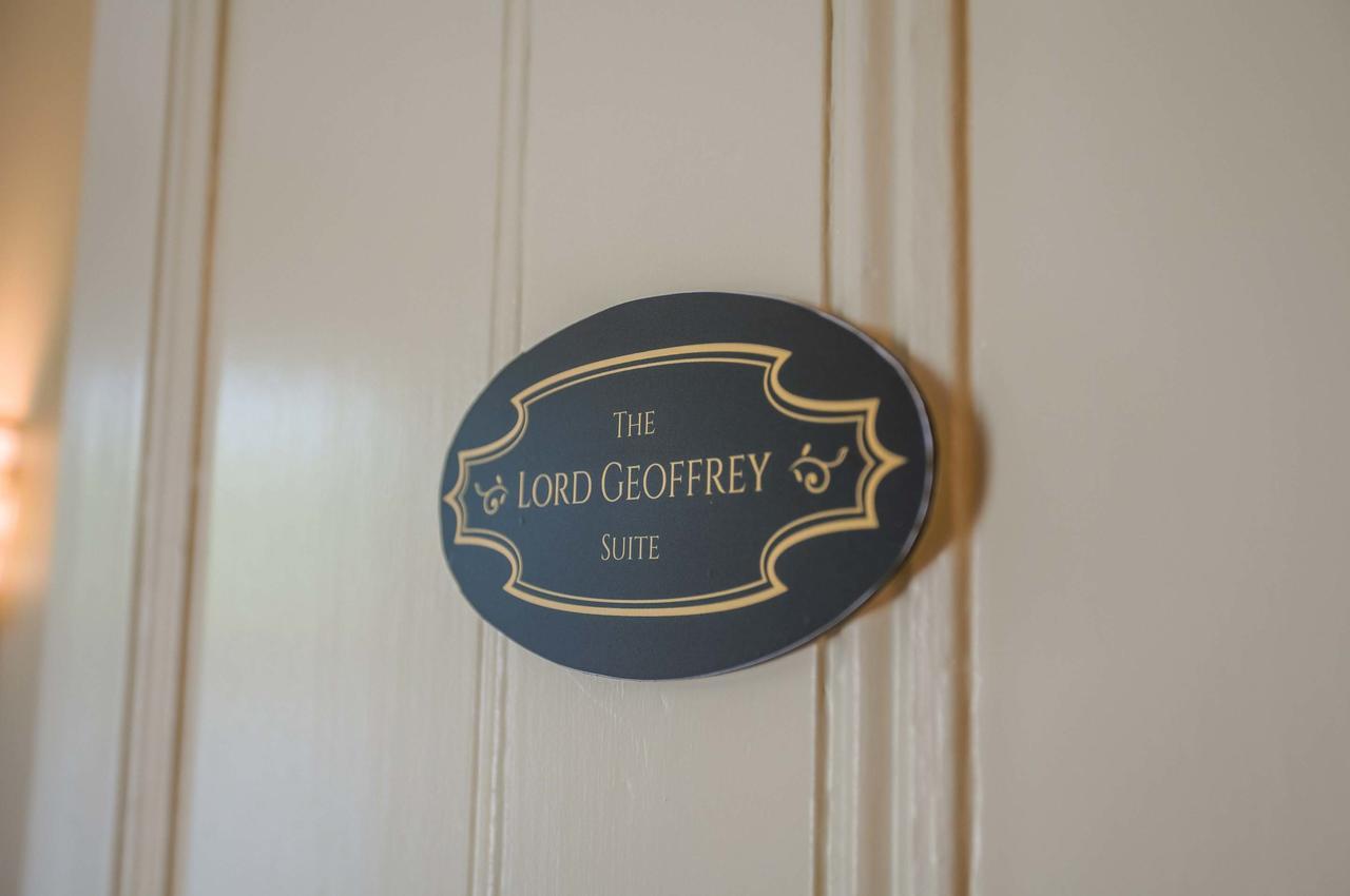 The Woodview Inn Gananoque Exterior photo