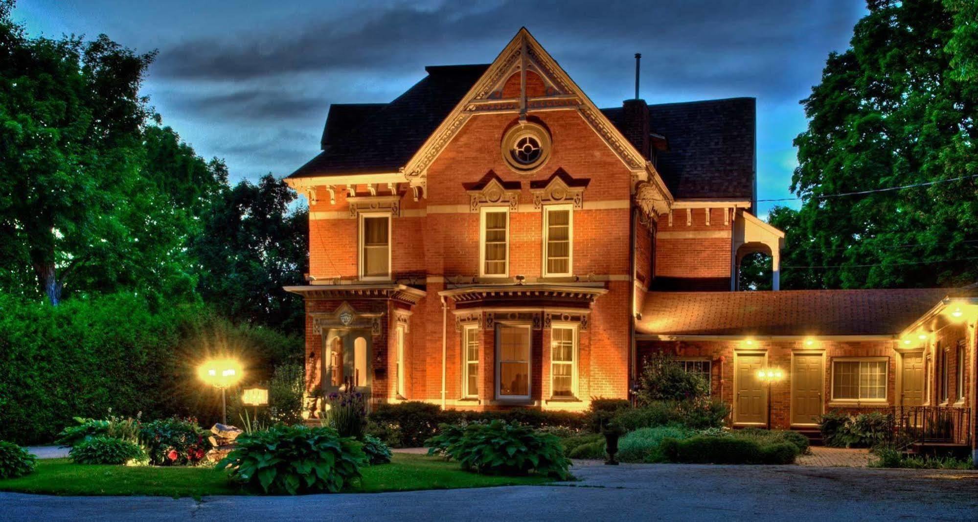 The Woodview Inn Gananoque Exterior photo