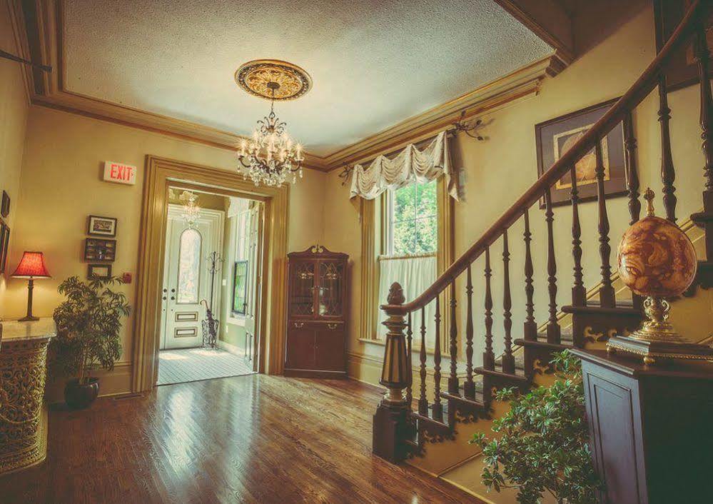 The Woodview Inn Gananoque Exterior photo